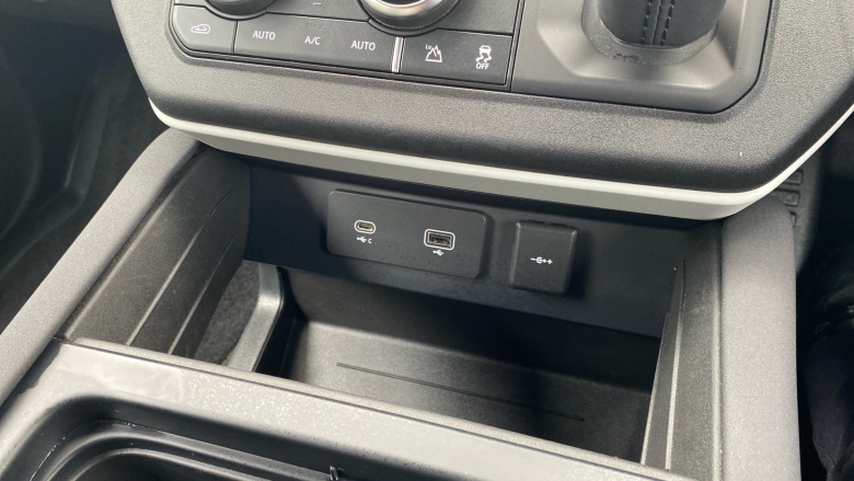 Land Rover Defender 3.0 D250 X-Dynamic SE 90 3dr Auto Diesel Estate